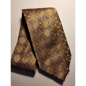 Impermeable by Weatherproof Men's 100% Silk Tie Gold Print